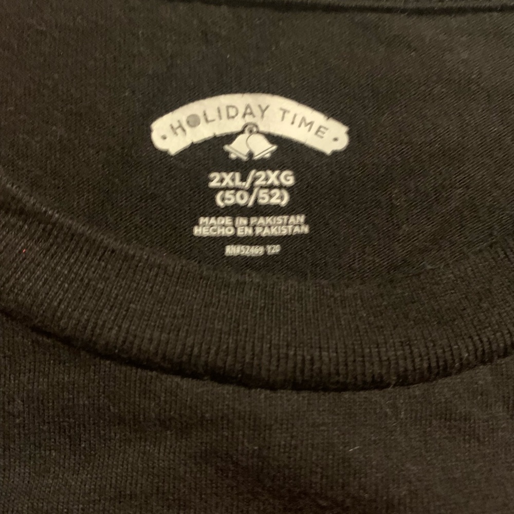 Black holiday cat T-shirt